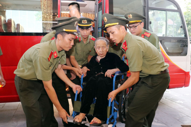 Gặp mặt Mẹ Việt Nam Anh hùng toàn quốc – Điểm nhấn trong các hoạt động tri ân - Ảnh 4. Gặp mặt Mẹ Việt Nam Anh hùng toàn quốc – Điểm nhấn trong các hoạt động tri ân - Ảnh 4.