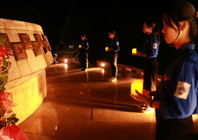 Từ Lễ thắp nến tri ân các anh hùng liệt sĩ cấp quốc gia tại Thành cổ Quảng Trị, tuổi trẻ cả nước sẽ đồng loạt thắp nến mở đầu cho Lễ thắp nến tri ân các anh hùng liệt sĩ tại các nghĩa trang liệt sĩ trên khắp cả nước
