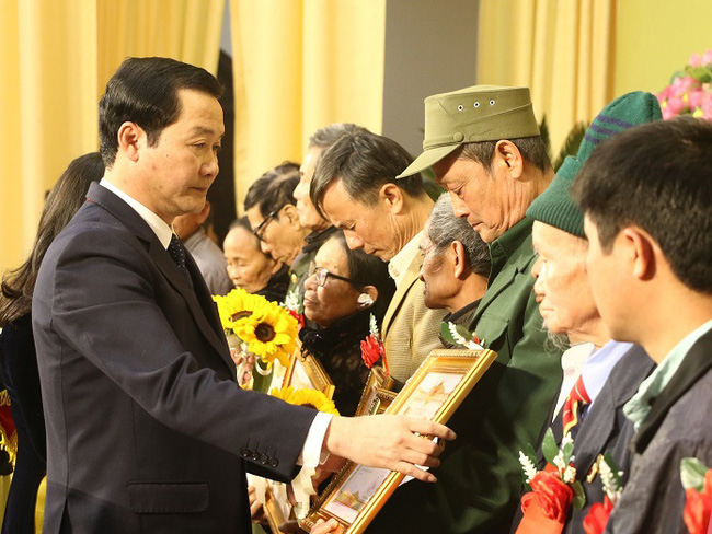 Thanh Hóa: Truy tặng danh hiệu Bà mẹ Việt Nam Anh hùng và trao Huân chương Độc lập cho các gia đình có nhiều liệt sĩ - Ảnh 1.