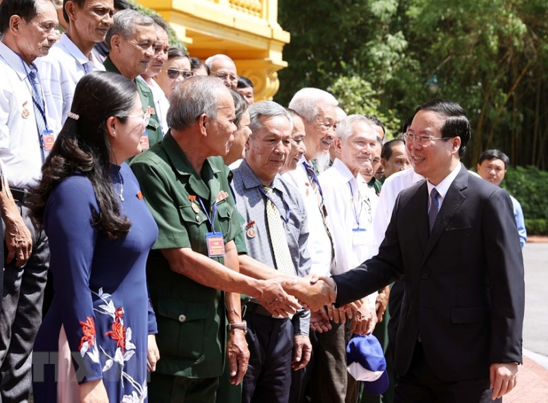 Chủ tịch nước Võ Văn Thưởng thăm hỏi người có công với cách mạng tại Phủ Chủ tịch.