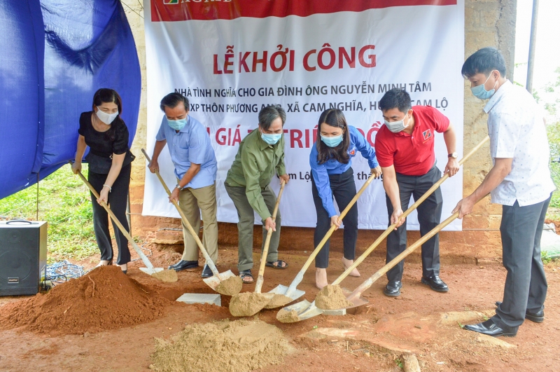 Khởi công xây dựng nhà tình nghĩa cho ông Nguyễn Minh Tâm, cựu TNXP có hoàn cảnh khó khăn, trú tại thôn Phương An 2, xã Cam Nghĩa, huyện Cam Lộ, Quảng Trị. 