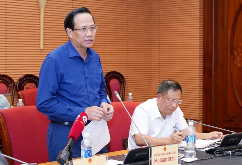 Bộ trưởng Đào Ngọc Dung phát biểu tại phiên họp