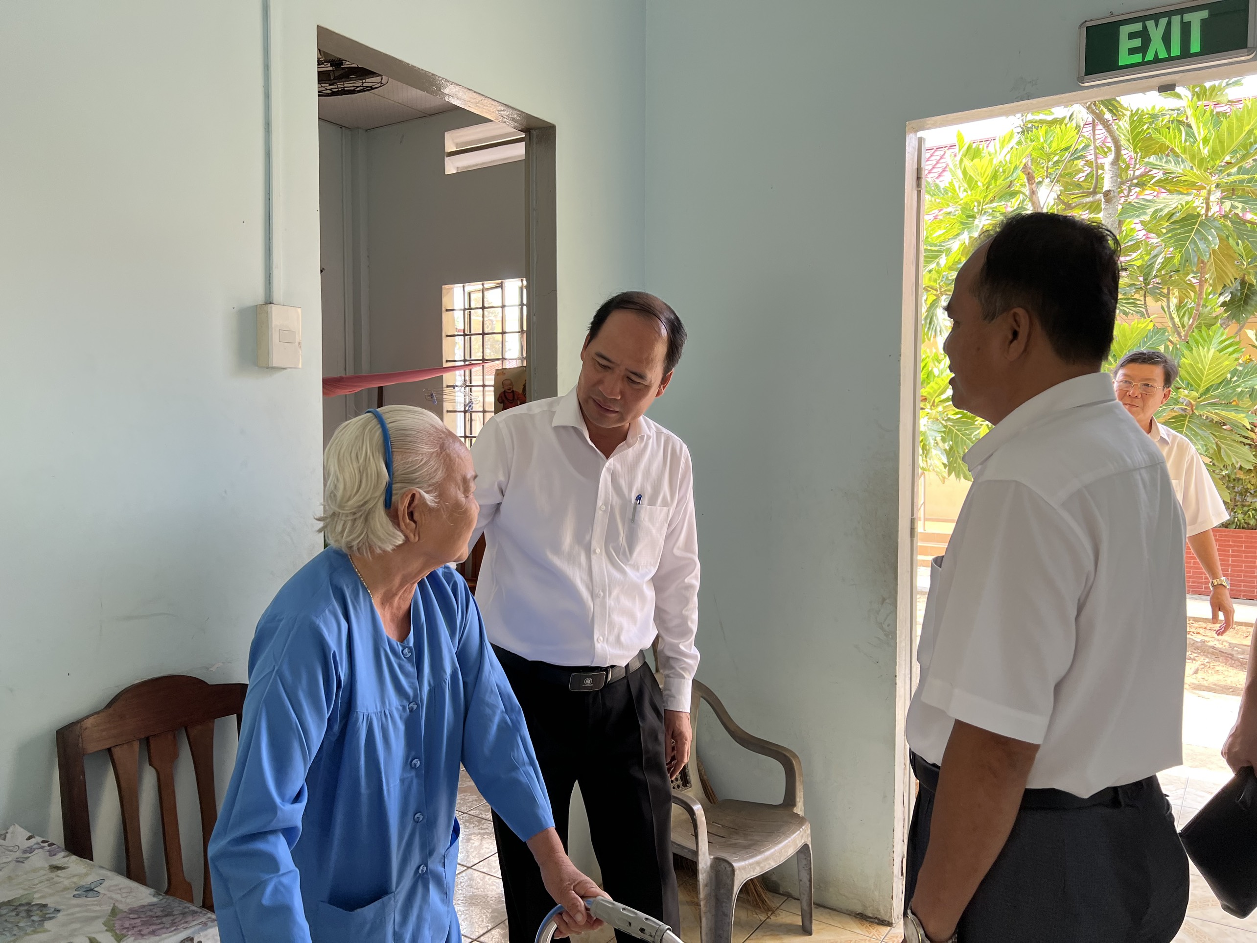 Thứ trưởng Nguyễn Văn Hồi kiểm tra công tác bảo trợ xã hội tại các tỉnh Tây Nam Bộ