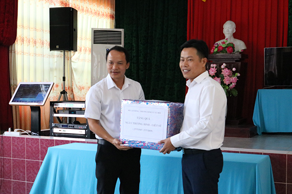 Thứ trưởng Lê Quân thăm, tặng quà tại Trung tâm điều dưỡng thương binh và Người có công Long Đất - Ảnh 3 Thứ trưởng Lê Quân thăm, tặng quà tại Trung tâm điều dưỡng thương binh và Người có công Long Đất - Ảnh 3