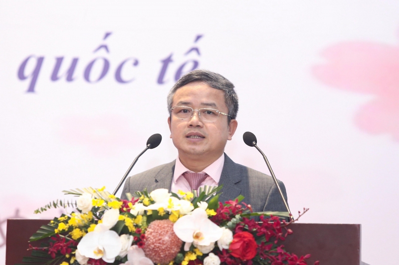Phó Cục trưởng Quản lý lao động ngoài nước Phạm Viết Hương phát biểu tại diễn đàn.