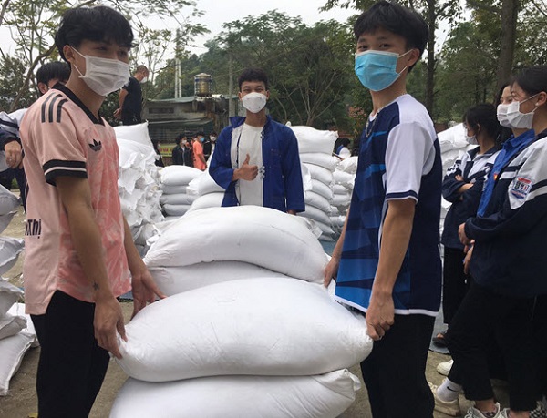 Quý I/2023: Xuất cấp hơn 56.700 tấn gạo dự trữ hỗ trợ người dân, học sinh.