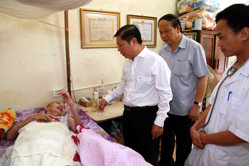 Thứ trưởng Lê Tấn Dũng thăm Trung tâm điều dưỡng thương binh Thuận Thành - Ảnh 3 Thứ trưởng Lê Tấn Dũng thăm Trung tâm điều dưỡng thương binh Thuận Thành - Ảnh 3