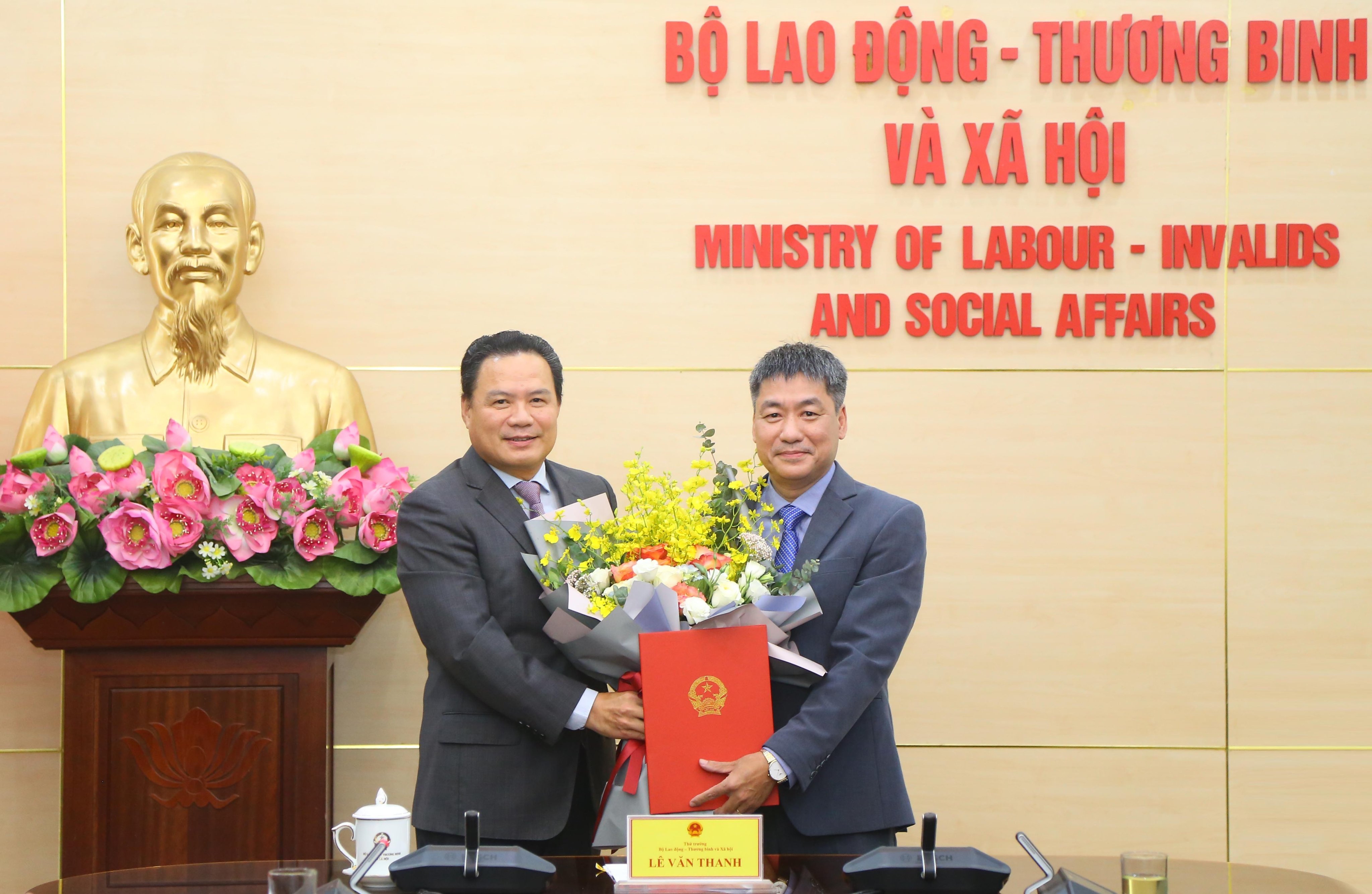Thứ trưởng Lê Văn Thanh trao Quyết định bổ nhiệm Phó Chánh Thanh tra Bộ
