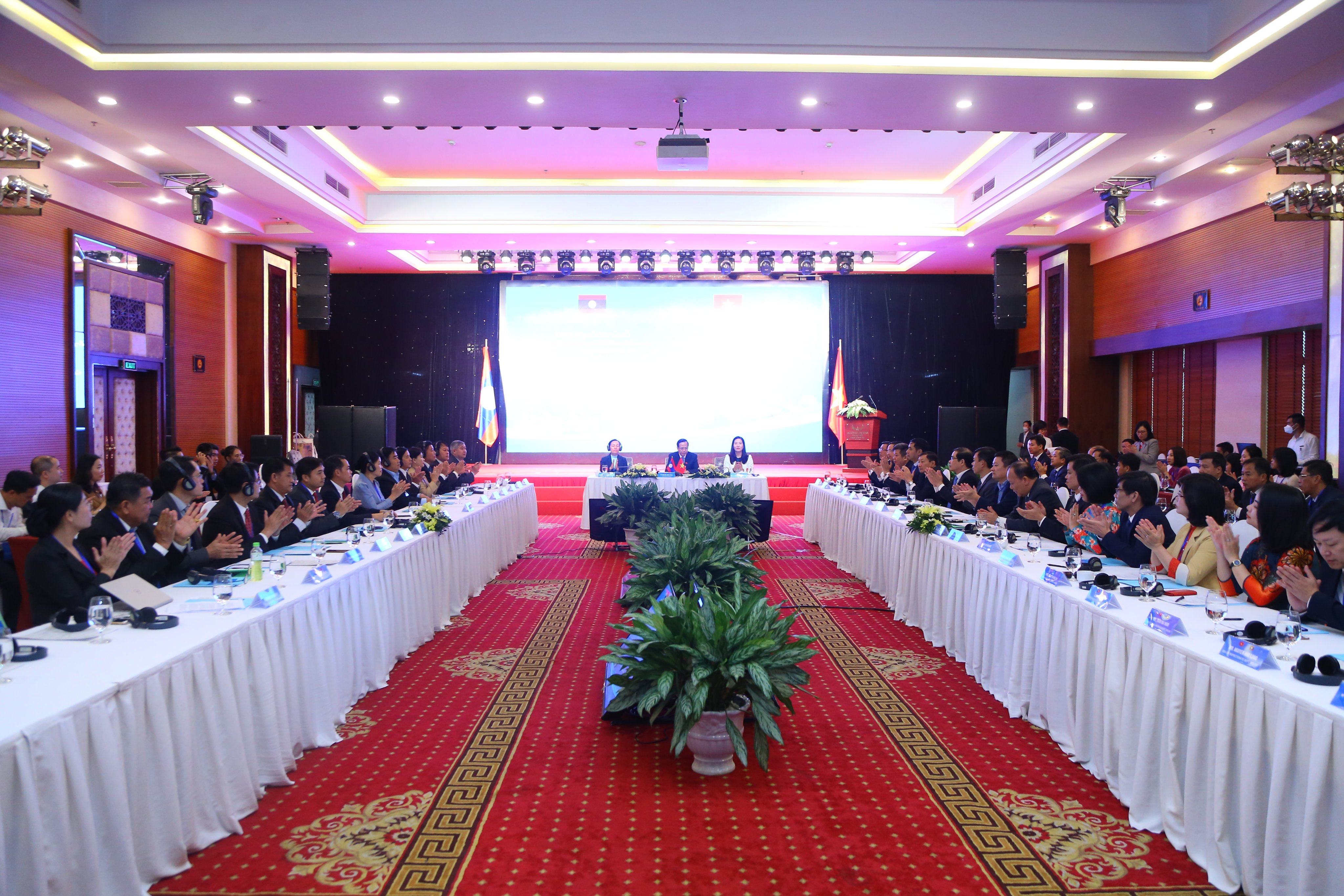 Tăng cường hợp tác Việt Nam - Lào về lao động, phúc lợi xã hội và nguồn nhân lực