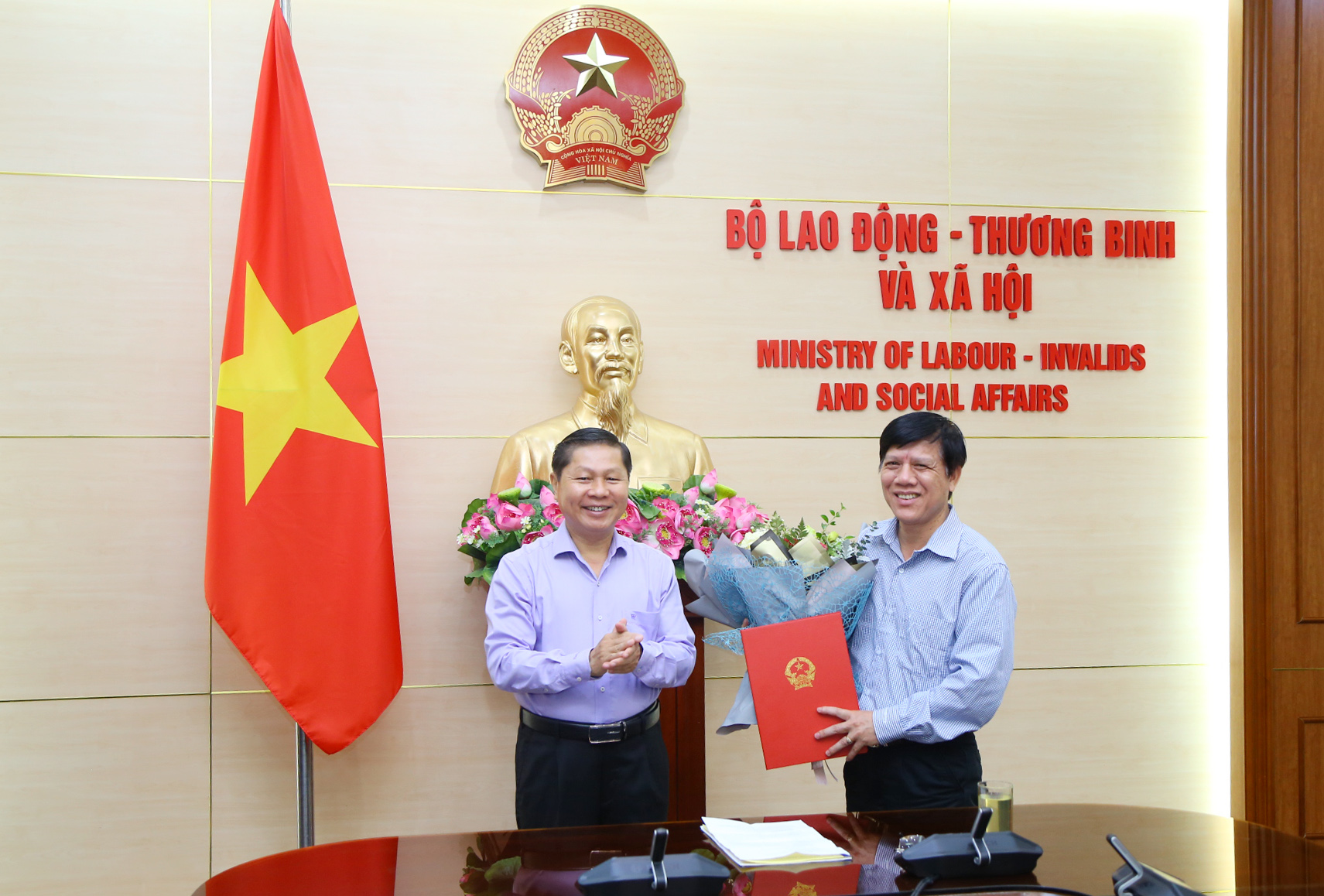 Trao Quyết định nghỉ hưu cho Giám đốc Trung tâm Điều dưỡng thương binh Thuận Thành