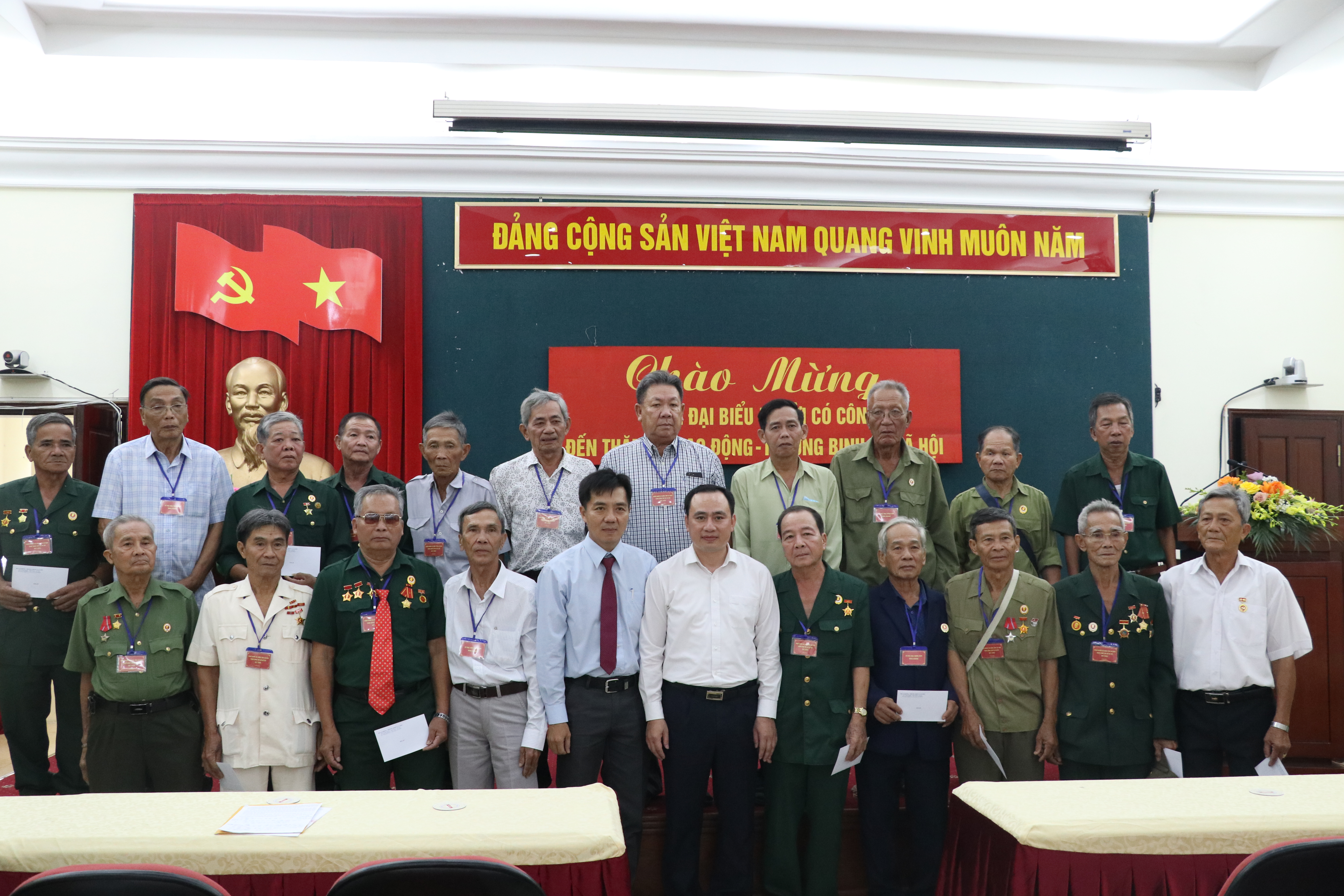 Bộ LĐTBXH gặp mặt Đoàn đại biểu người có công với cách mạng TP Cần Thơ và tỉnh Cà Mau