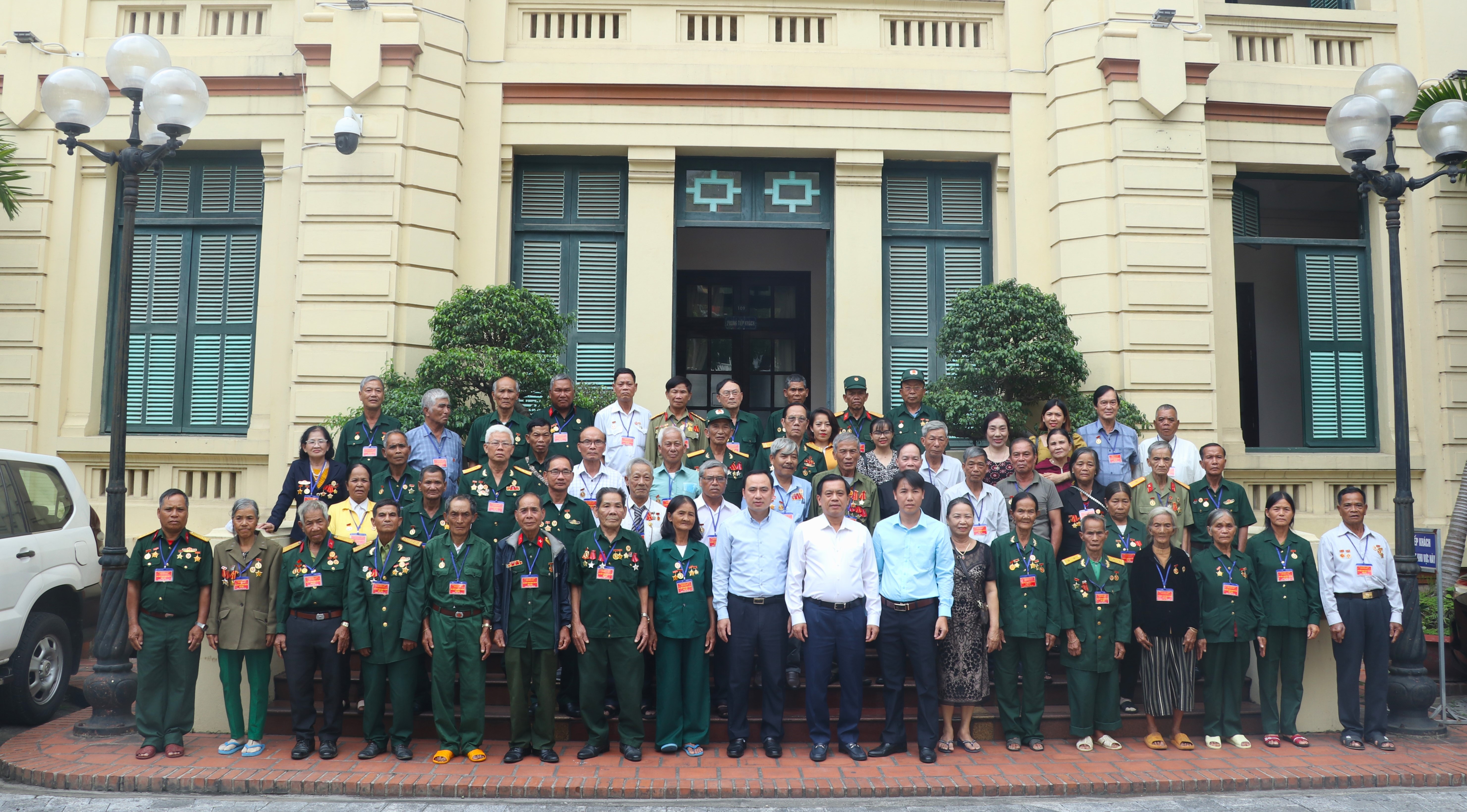 Thứ trưởng Nguyễn Bá Hoan gặp mặt Đoàn đại biểu người có công với cách mạng tỉnh Kon Tum