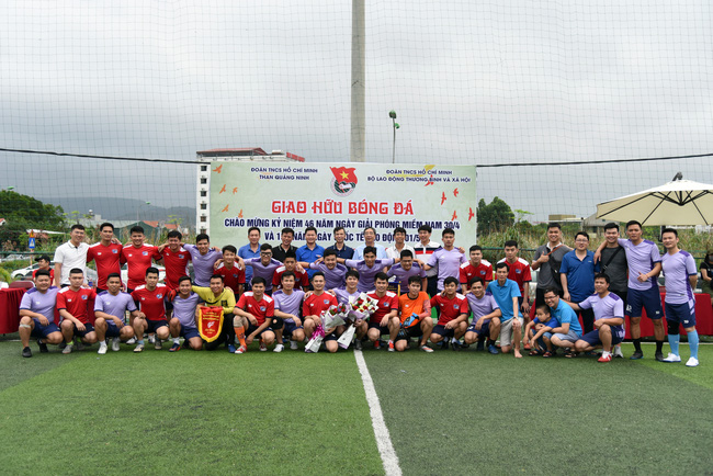 Giao hữu bóng đá giữa Đoàn Thanh niên Bộ LĐ-TBXH và Đoàn Thanh niên Than Quảng Ninh