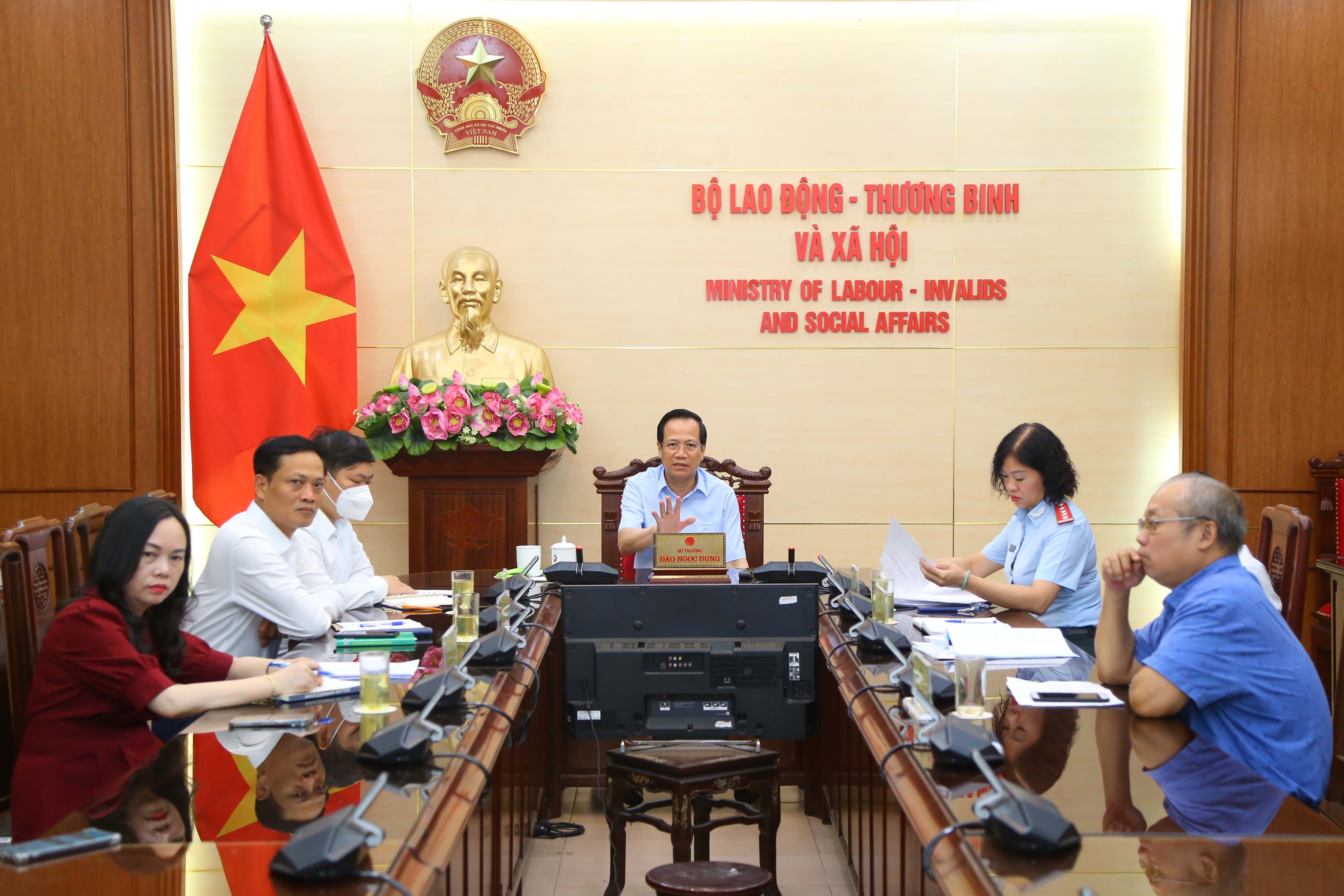 Bộ trưởng Đào Ngọc Dung tiếp công dân định kỳ