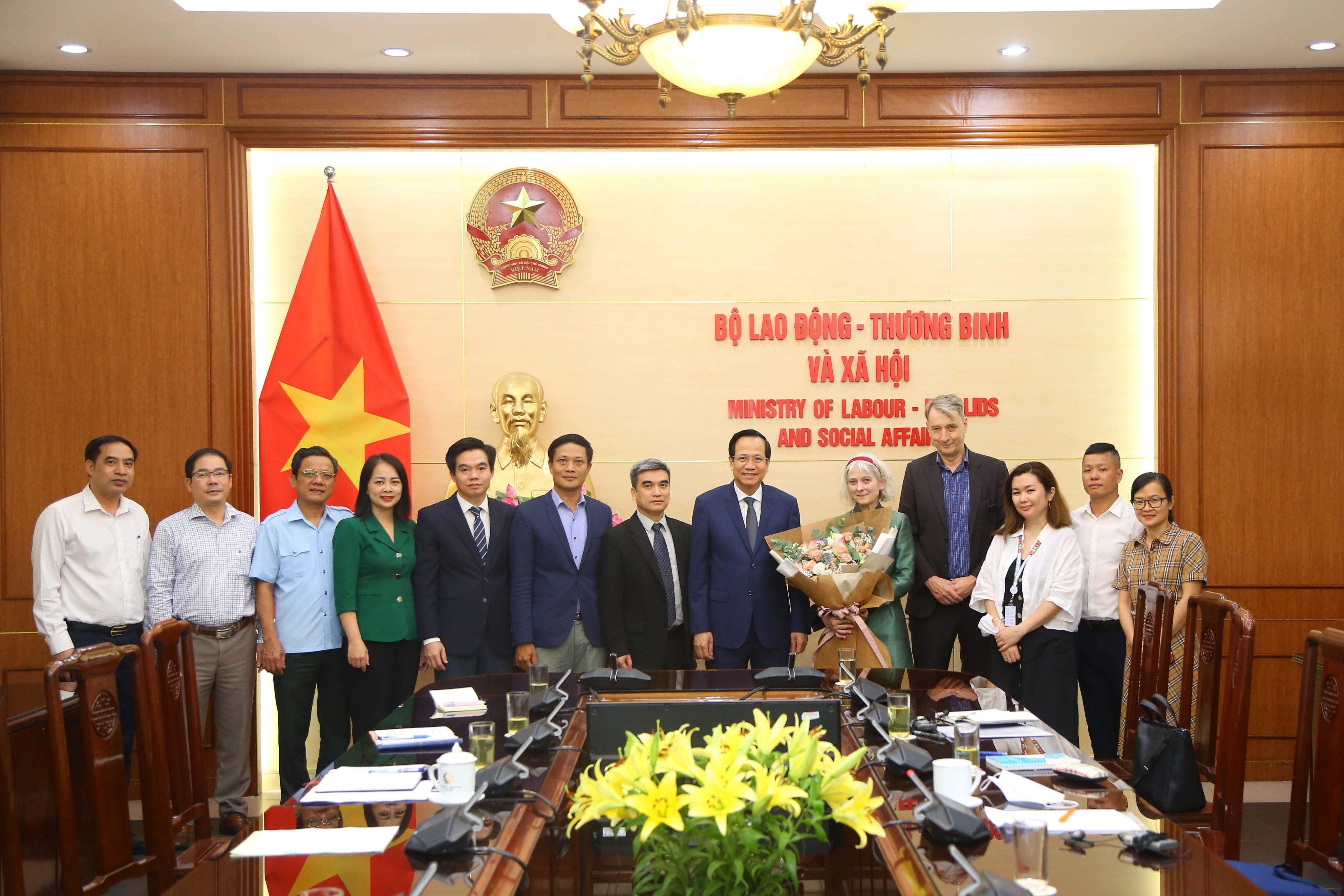 Bộ trưởng Đào Ngọc Dung tiếp Giám đốc Văn phòng ILO tại Việt Nam